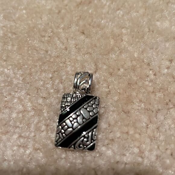 Silver & black pendant with matching pierced earrings. - Picture 4 of 5